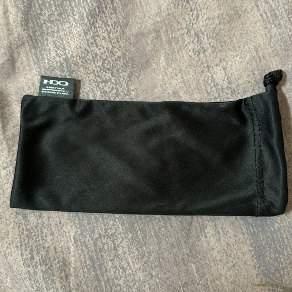 Oakley unisex adult Microbag Sunglass Case in Black. Drawstring. Good condition. - Picture 2 of 4